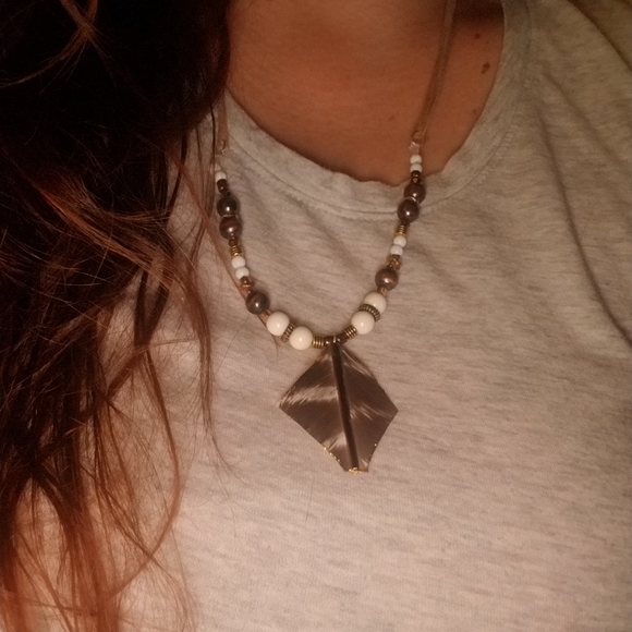 Turkey feather necklace - Picture 2 of 3